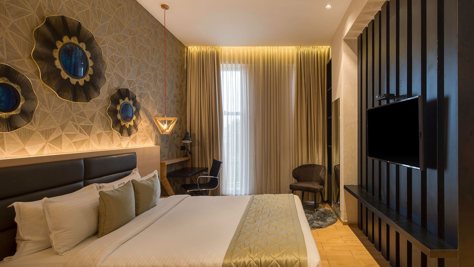 Double bed in the Sumo Suite at Le Foliage by TGI, Bangalore
