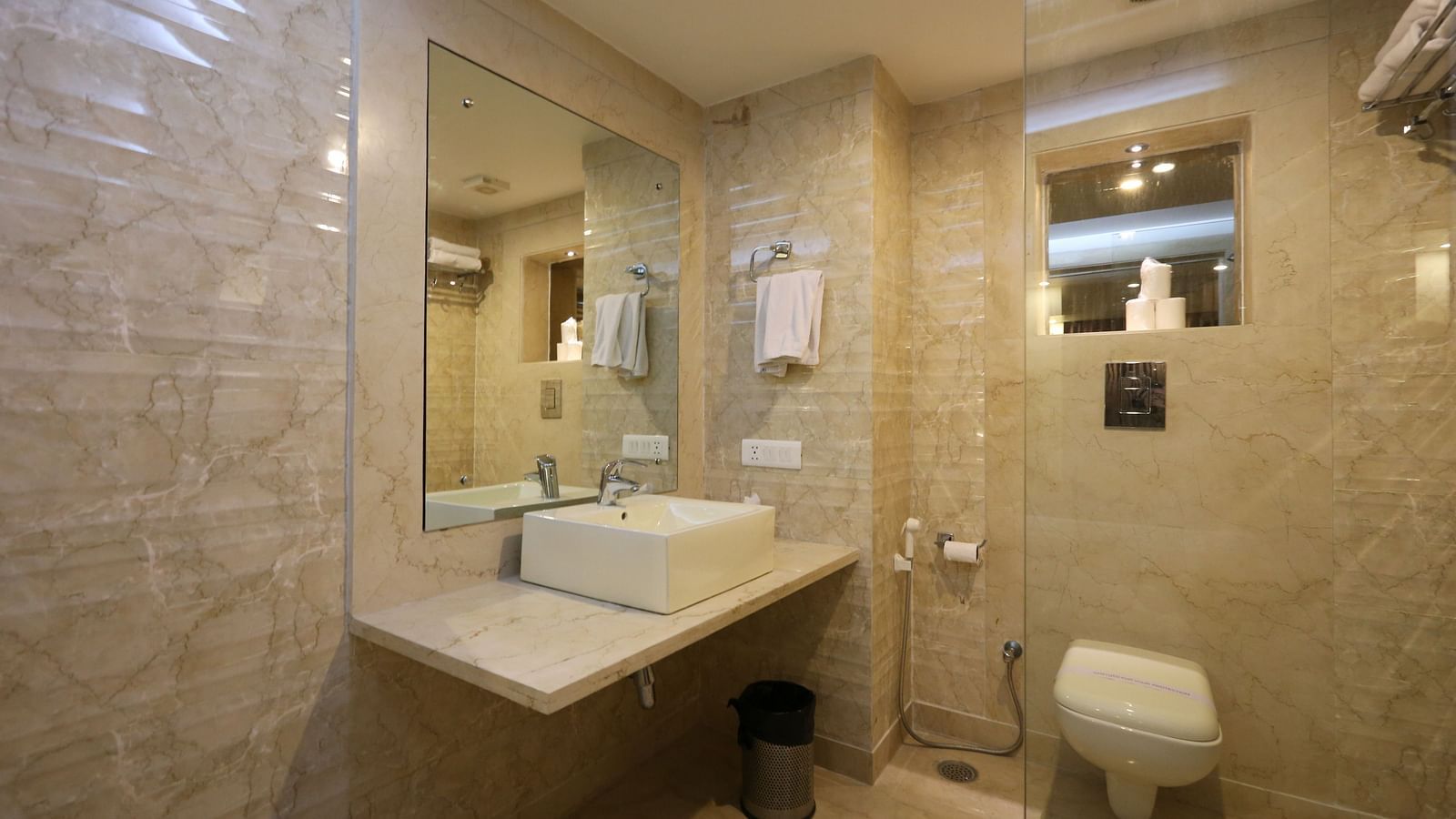 deluxe room 3