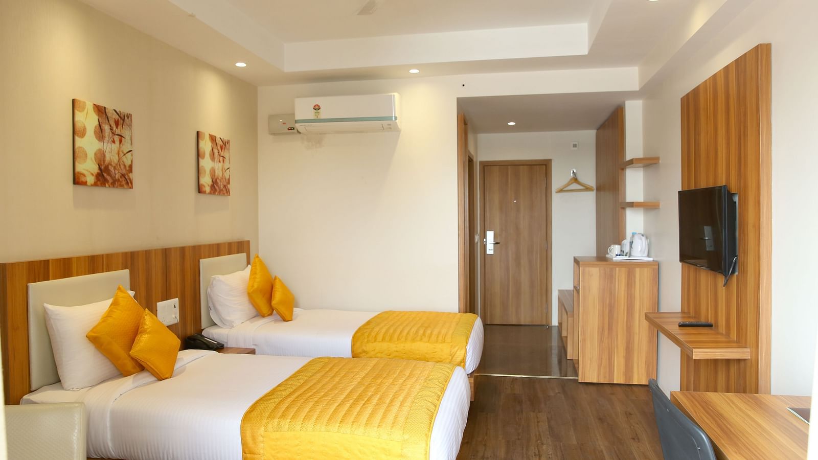 Deluxe Silver Rooms with posh twin beds2 and enticing interiors - le roi udaipur hotel