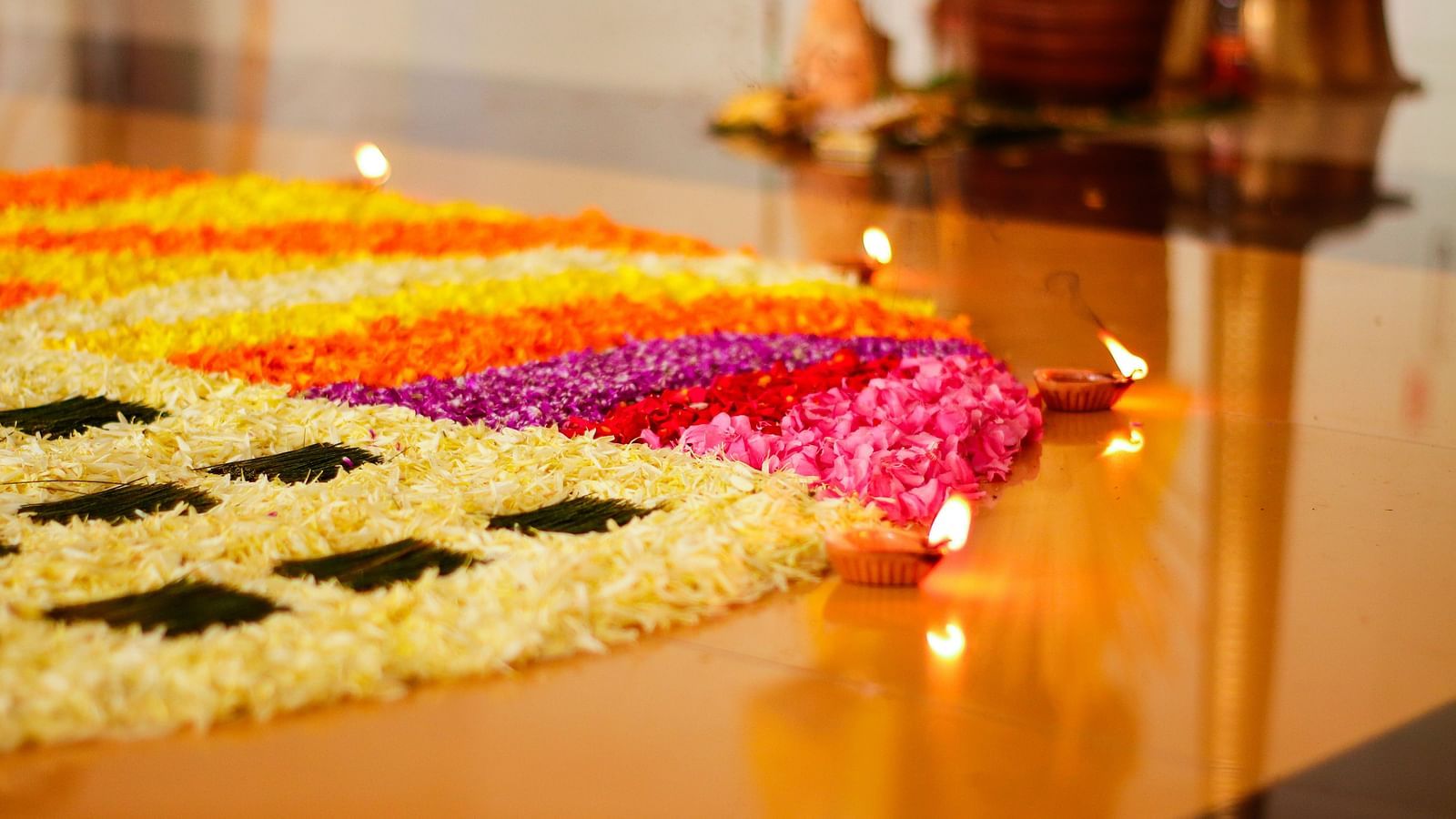 an image of a Floral decoration with lamps
