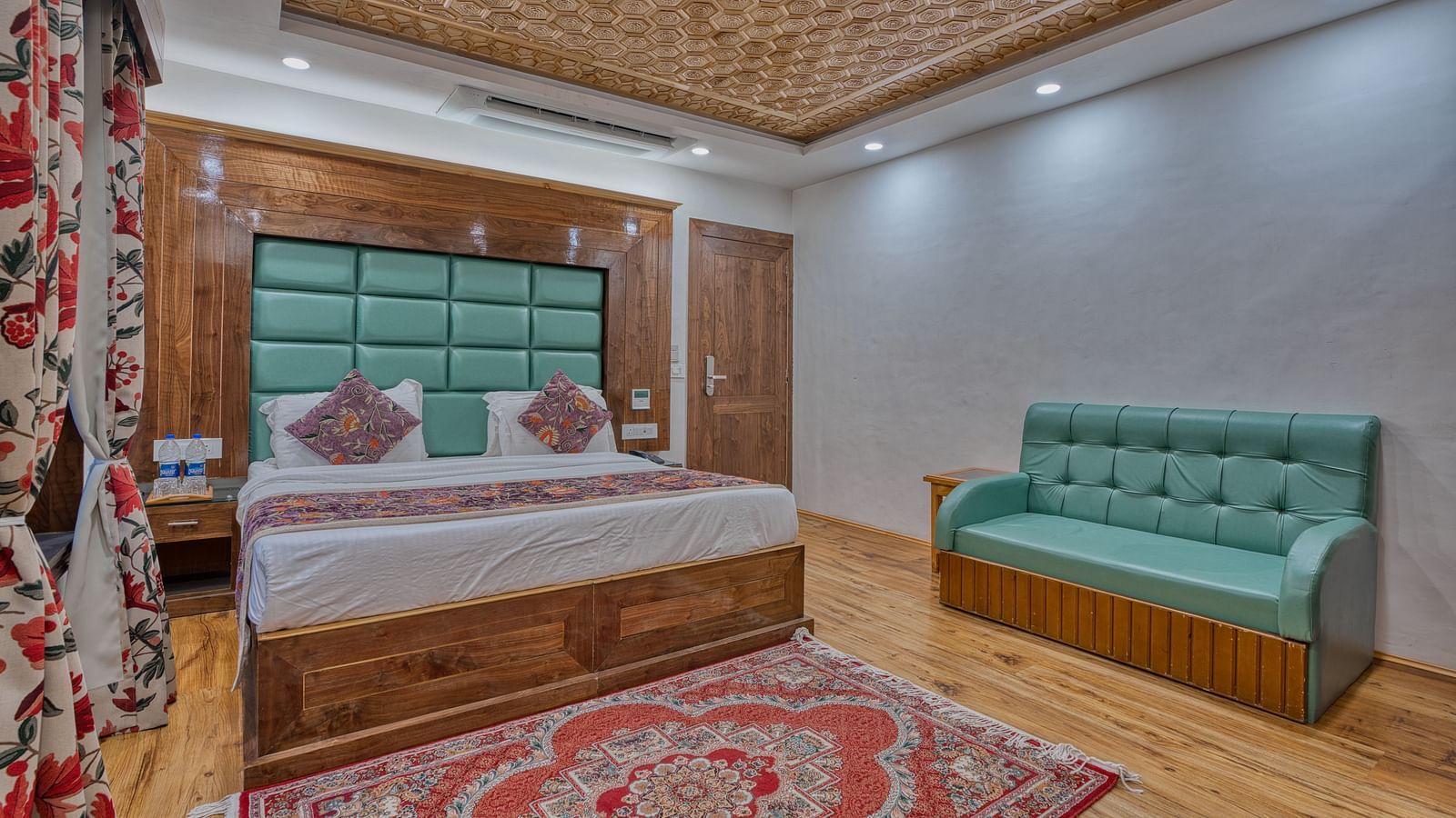 Cosy guest suite at Royal Comfort Regency with soft seating and colourful accents, creating a warm and homely environment.