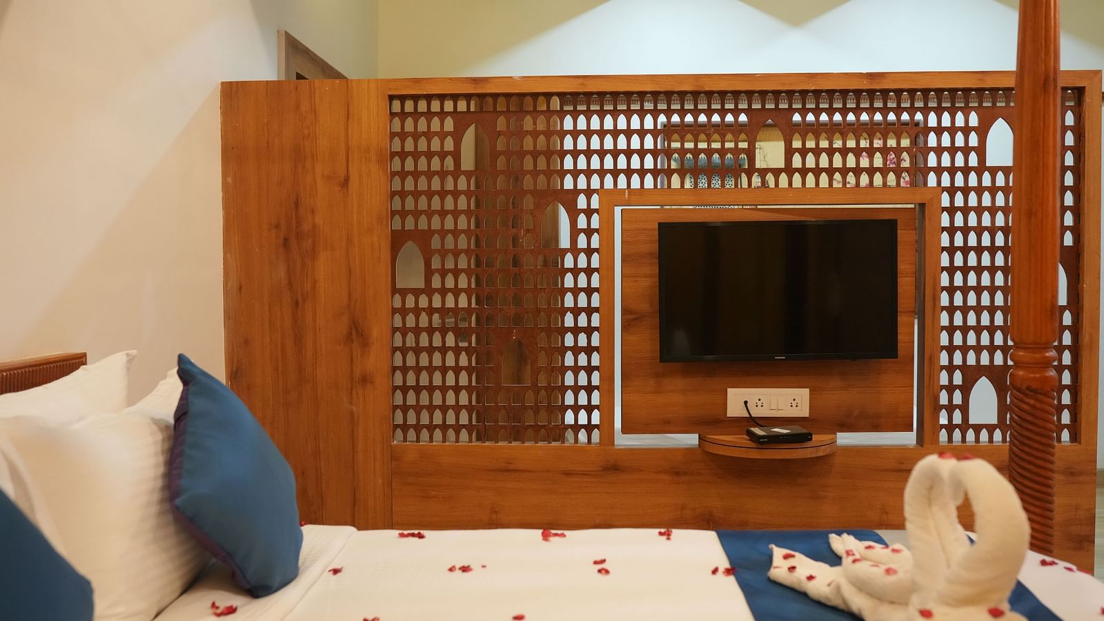 Suit Room (Konkan)4