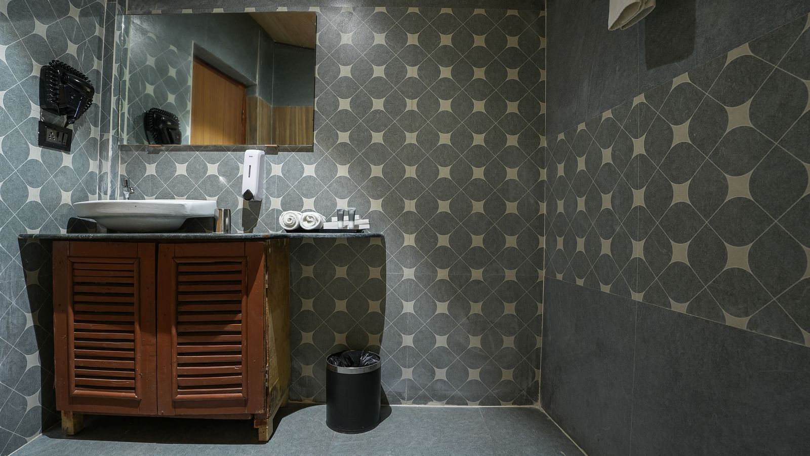 Family room's bathroom at Summit Green Lake Tea Resort & Spa, Kaziranga