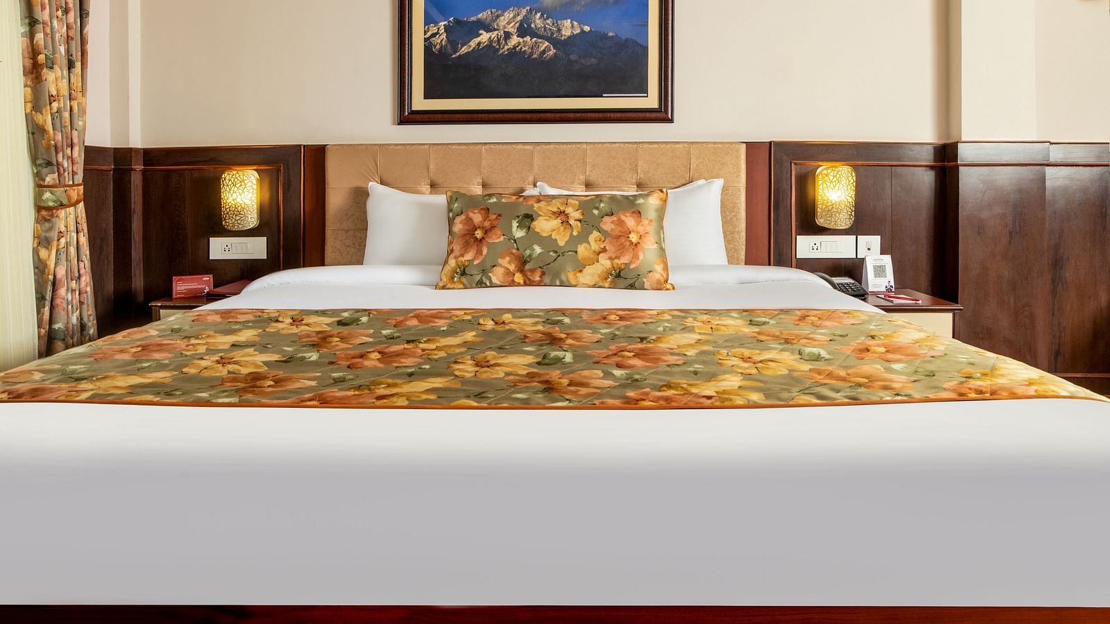 A front view of a bed in a room that is flanked with bed lamps | Summit Oakden Resort & Spa, Mall Road