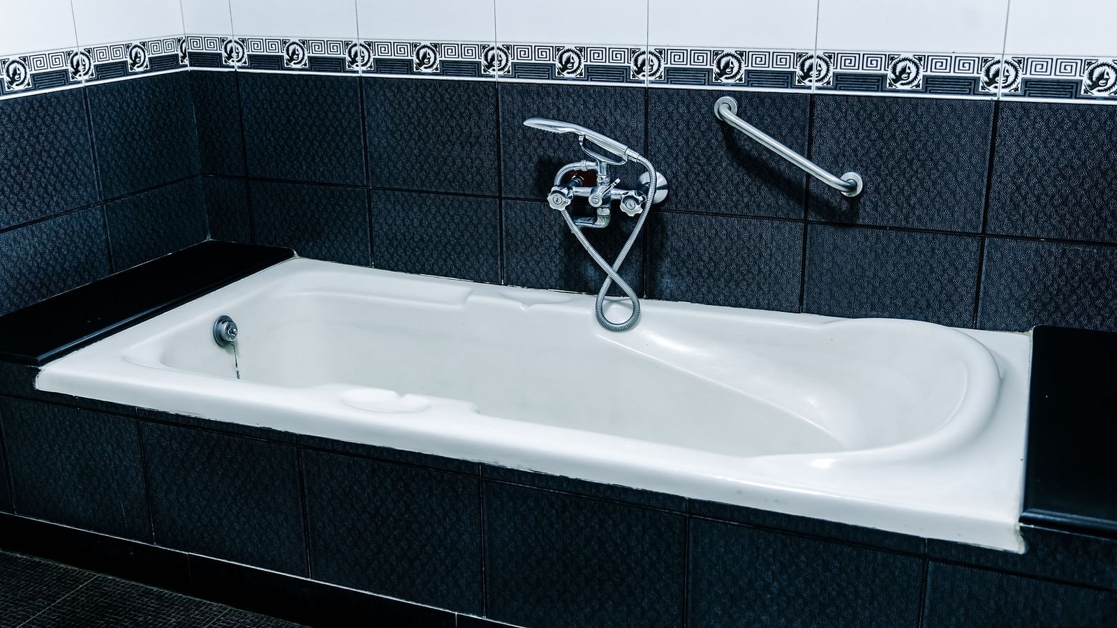 image of a full length bathroom at the grand suite bathroom - The Grand Krishna Rooms, Bengaluru