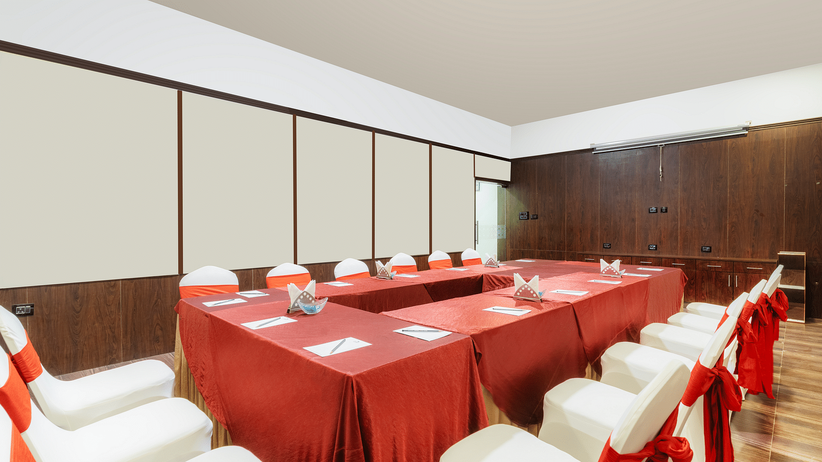 LOTUS(BOARD ROOM).
