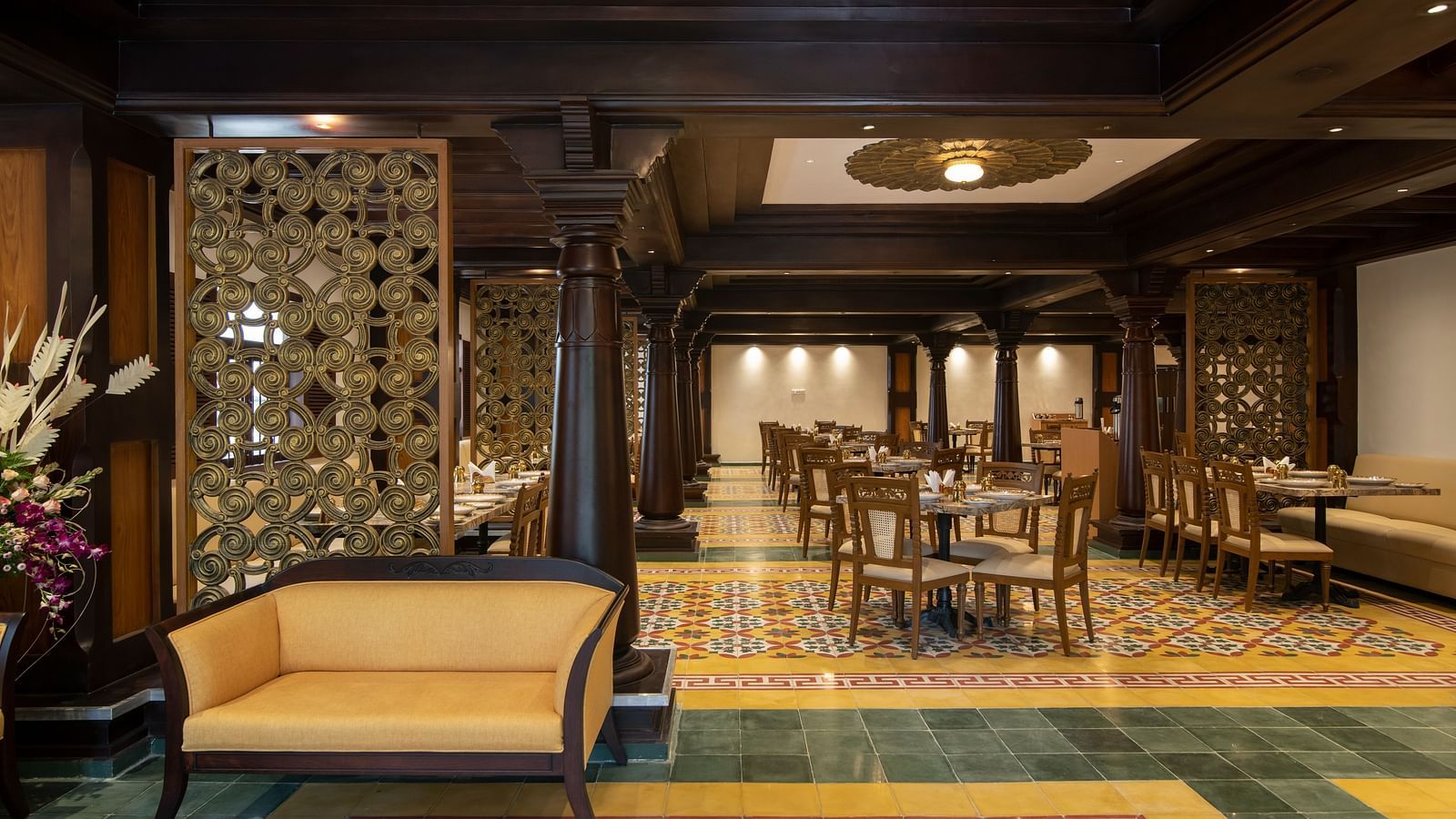 President Kumara Park - The dining area and the living area j6sibu