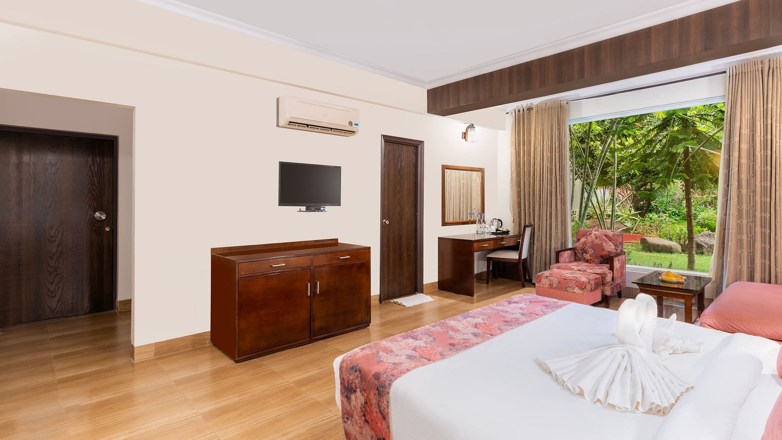 LUXURY ROOM KING BED