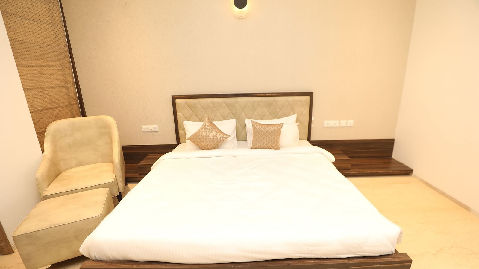 Bed with white sheets and cream coloured pillows - Welcome Inn Hotels