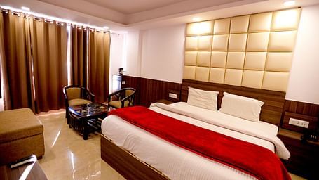 Image of a room with a bed and window on the side at Amara Hill Queen, Mussoorie.