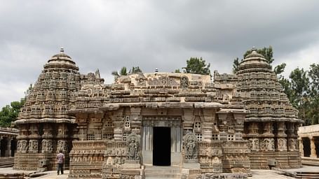 An image of Chennakesava Temple which showcases a magnificent architecture that attracts visitors across the world