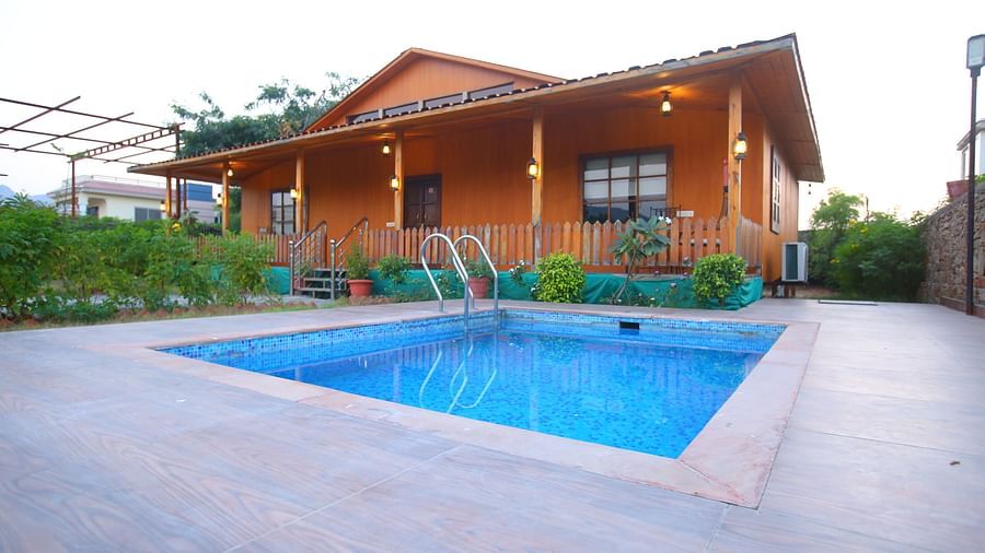 Outdoor swimming pool in front of the villa, with an open top to the clear sky