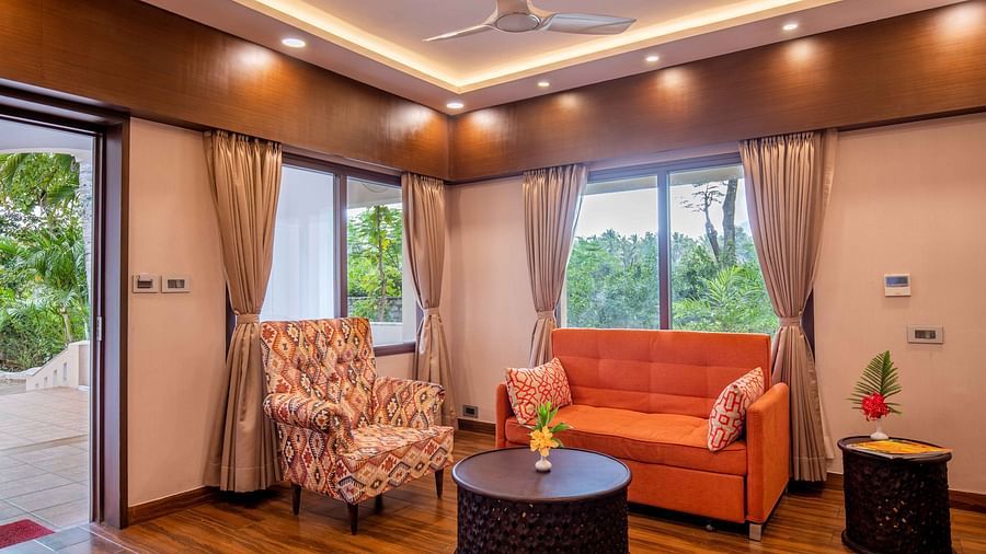 suite sitting area