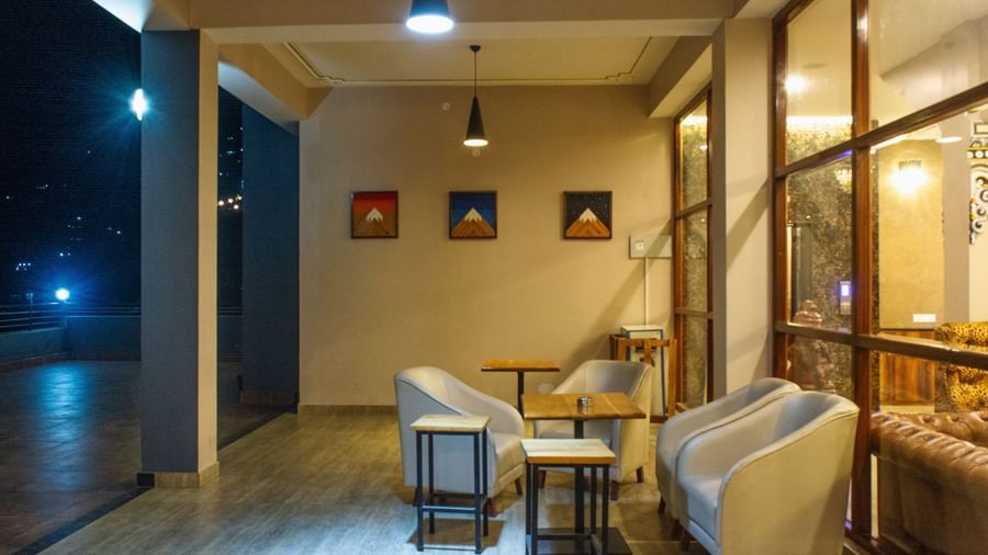 LOBBY AND RECEPTION (13)