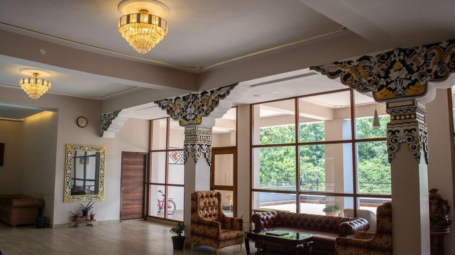 LOBBY AND RECEPTION (24)