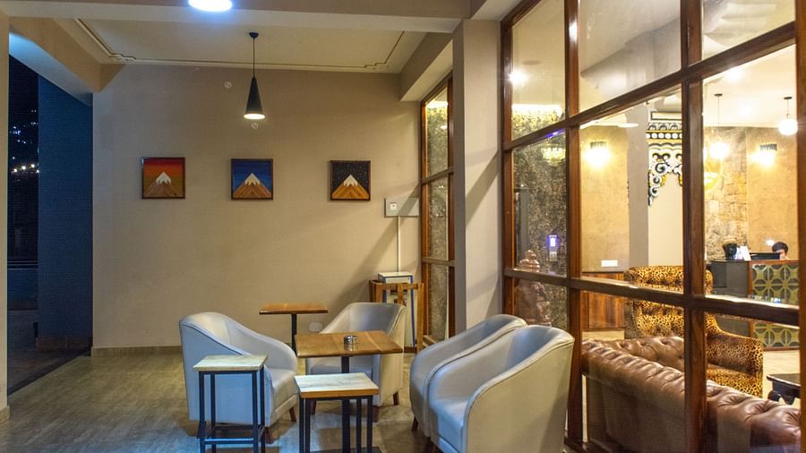 Exterior view of the lobby with sofas at Avianna Ganagtok Resort and Spa