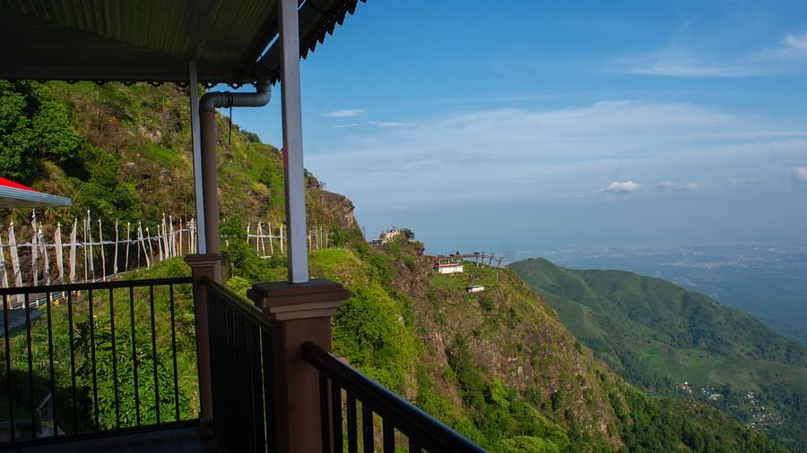 An image of a balcony over viewing the Himalayan mountains - Avianna Windy House Wellness Retreat & Spa
