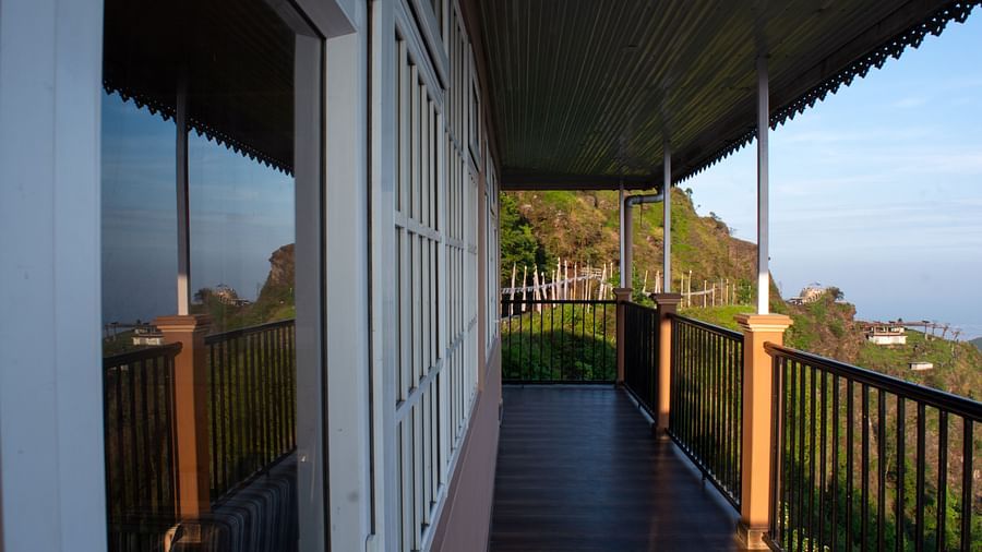 A balcony with a backdrop of the Himalayas at Avianna Windy House Wellness Retreat & Spa