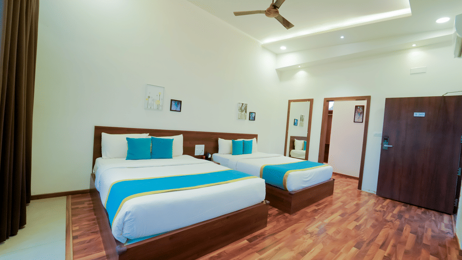 A balcony at Bindiga Peak Resort with 2 chairs and a small round table.
