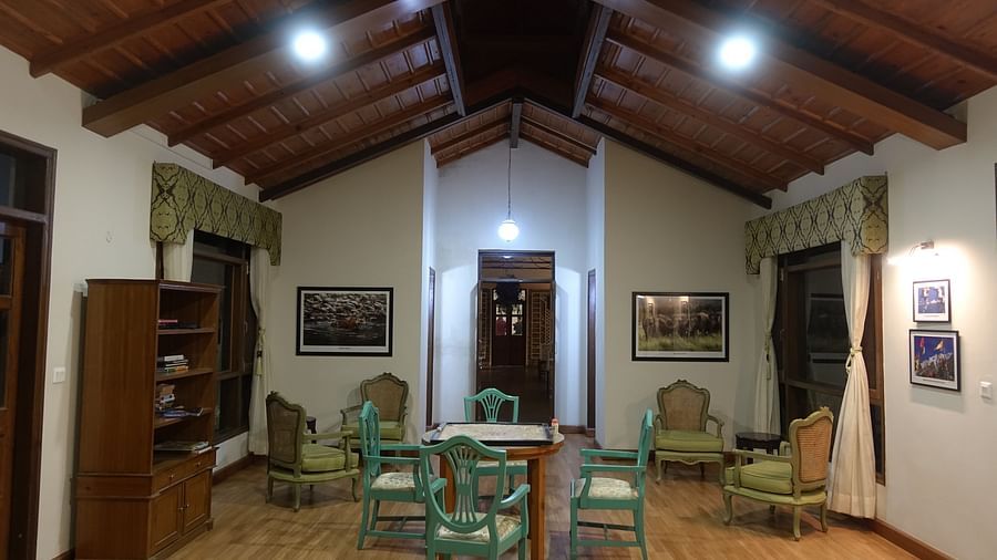 A table surrounded by chairs in our brightly-lit recreational room - BluSalzz Escapade - Anant Rasa Resort