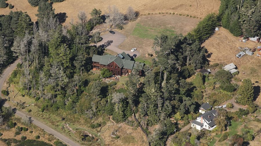 Aerial view of a resort surrounded by dense greenery - Brewery Gulch Inn & Spa