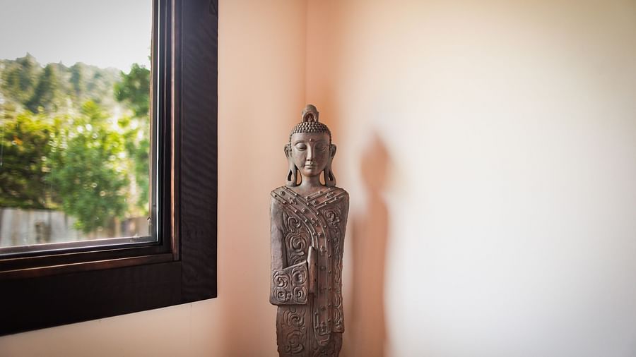 A serene corner with a rustic statue adding a peaceful touch in the massage room at Brewery Gulch Inn & Spa