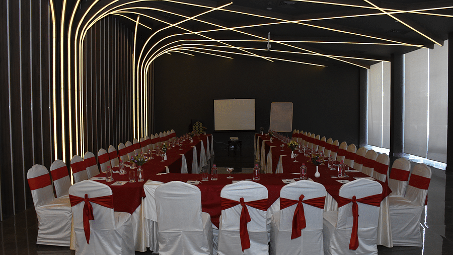 banquet hall at the comfort inn sapphire, jaipur
