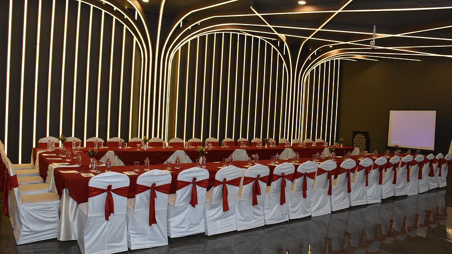 banquet hall at the comfort inn sapphire, jaipur