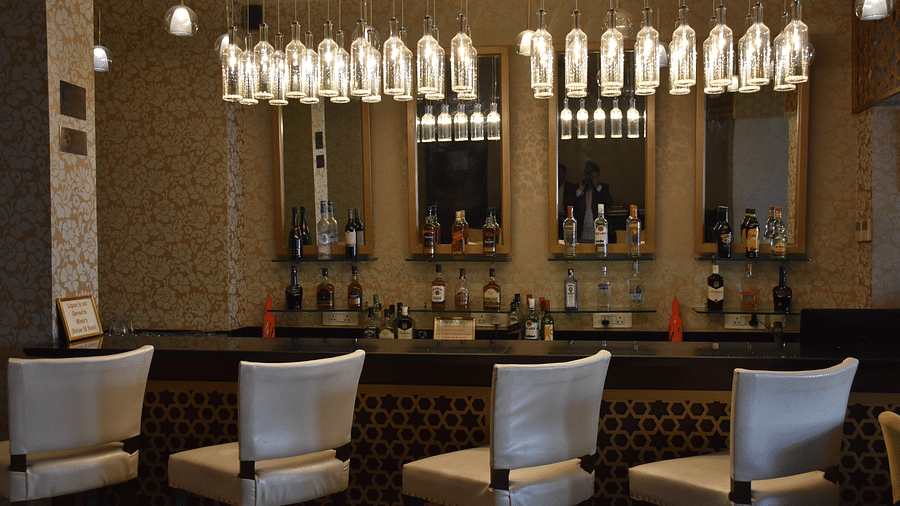 bar at the comfort inn sapphire, jaipur