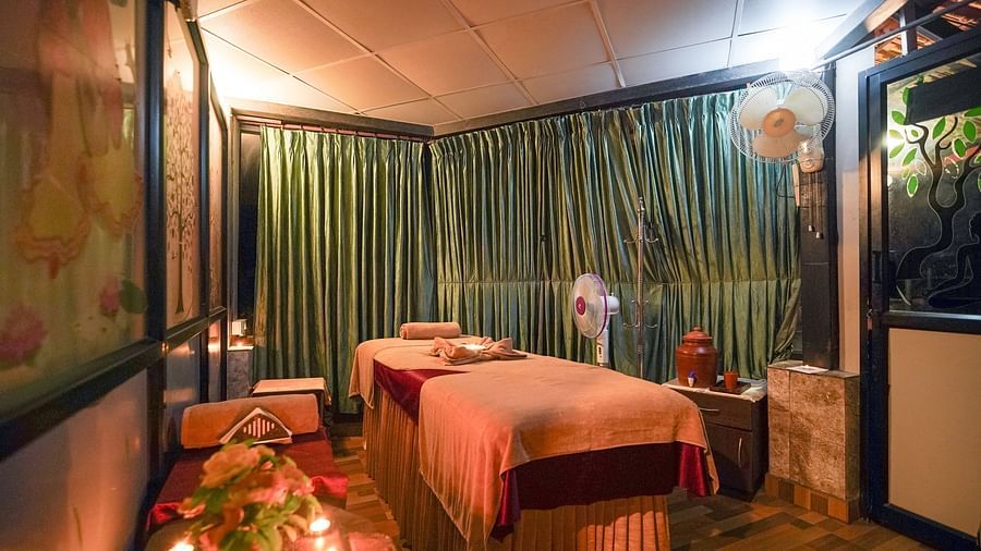 Image of a the spa with a bed at Coorg Jungle Camp Backwater Resort, Kushalnagar.