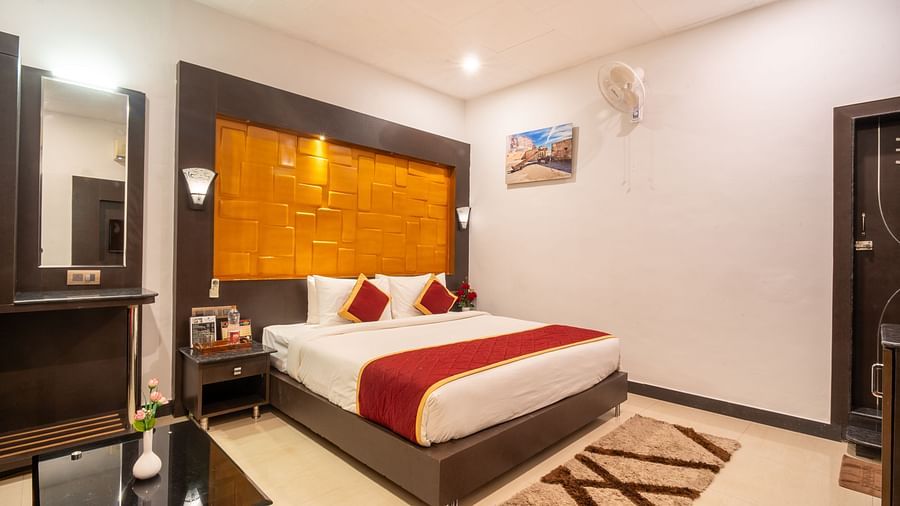 Image of a room with a bed and a rug placed in front of it at Coorg Jungle Camp Backwater Resort, Kushalnagar.