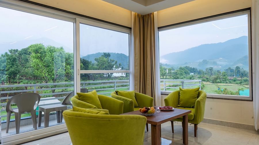 seating area in the suite at Corbett Four Seasons, Ramnagar