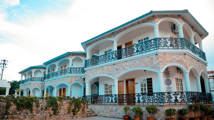 facade image of dip holidays in bright day light