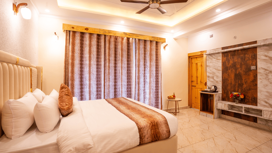 A cosy bedroom interior featuring warm lighting, a plush bed, and a built-in wooden wardrobe - Golden Oak By The Lake Hill, Khurpatal