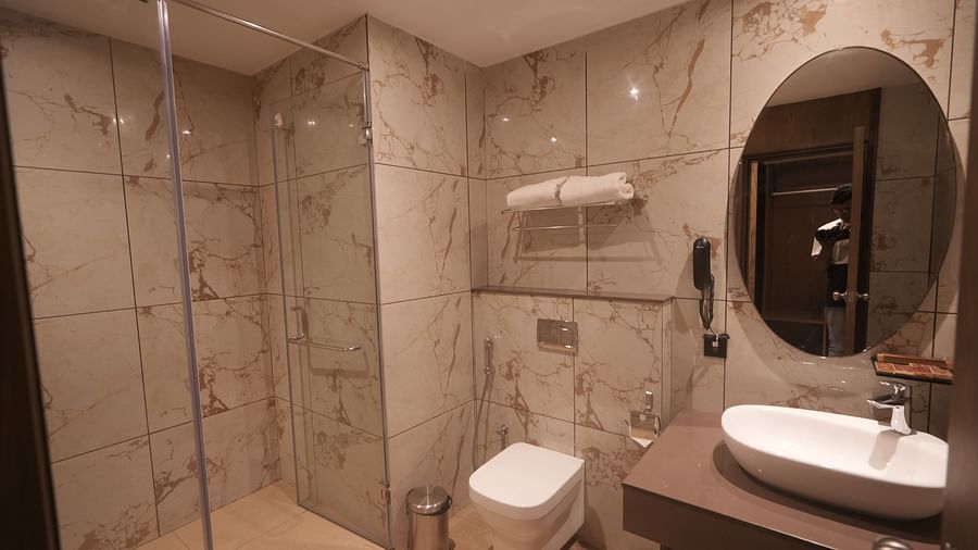 Presidental suite rest room(7)