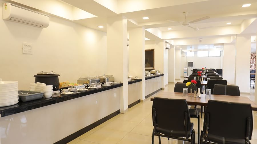 One row of the dining tables in the Darbar Restaurant, placed beside the buffet section, at Highland Resort.