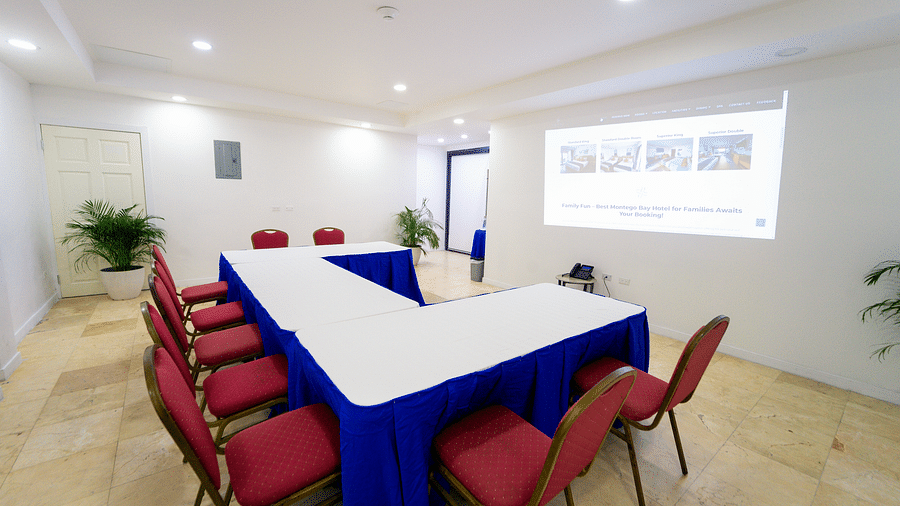 A spacious conference room in Montego Bay with projector and bright lighting - Hotel 39, Jamaica (Montego Bay)