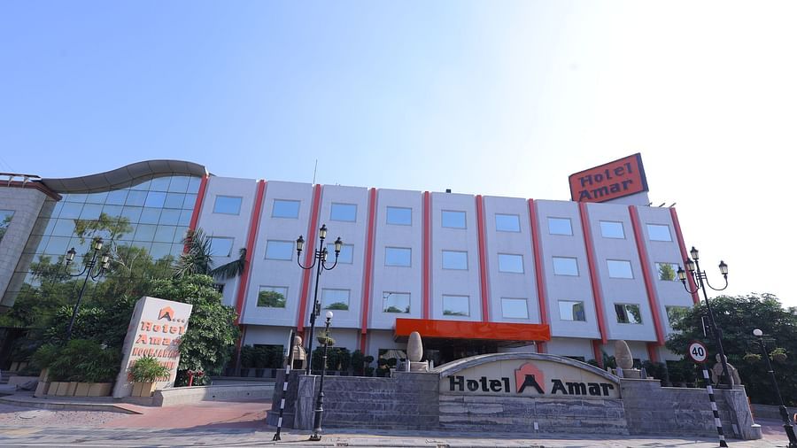 Overview image of the facade of Hotel Amar