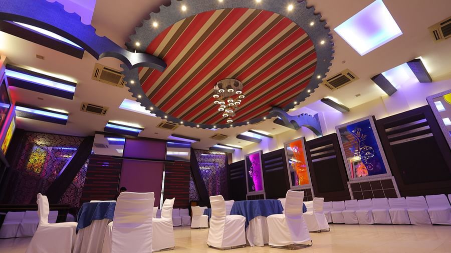 Image of Amar Mahal of hotel Amar with cluster seating arrangement  and lavish decoration 