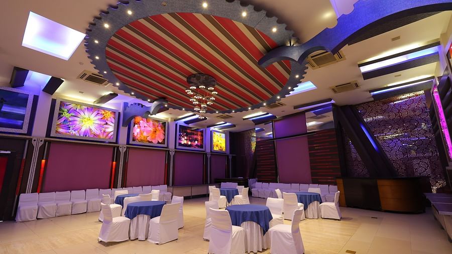 Image of Amar Mahal of hotel Amar with cluster seating arrangement  and ambient lighting 