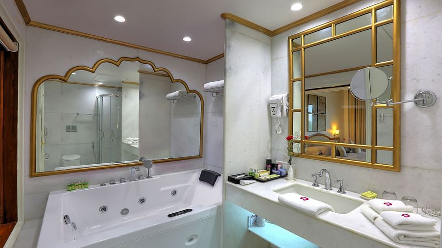 Suite Bathroom with a double vanity
