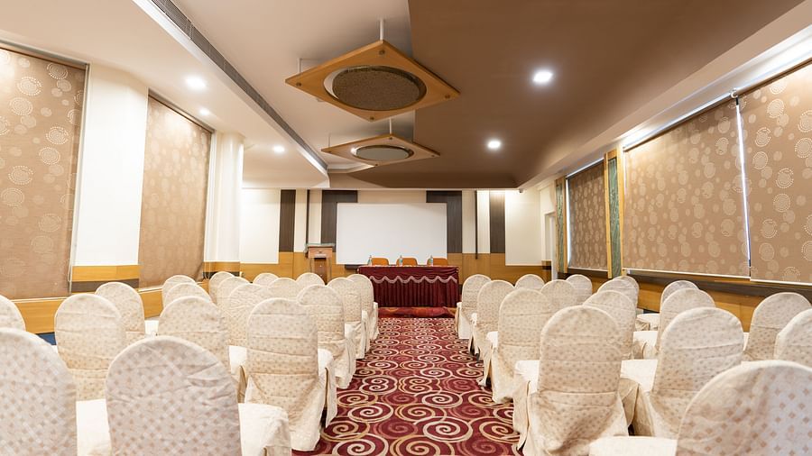 A banquet hall at Hotel Pai Viceroy Jayanagar in a threatre setup