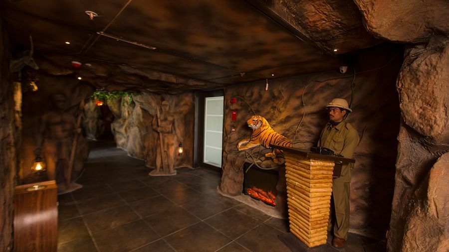 Interior image of Hotel Pai Viceroy Tirupathi Gufha Restaurant 