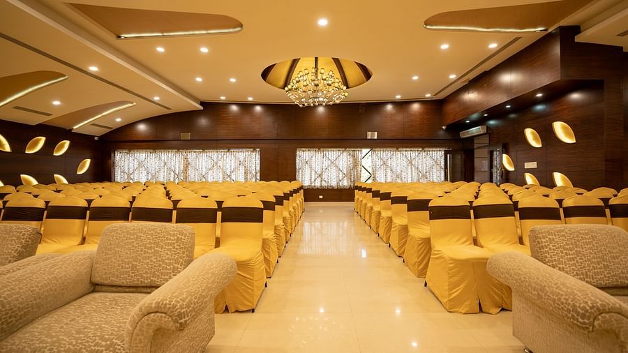 Seating arrangements inside a banquet hall - Hotel Pai Vista, KR Road