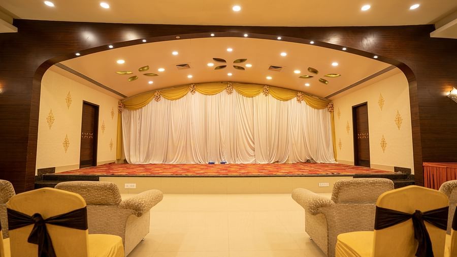 Seating arrangements inside a banquet hall - Hotel Pai Vista, KR Road