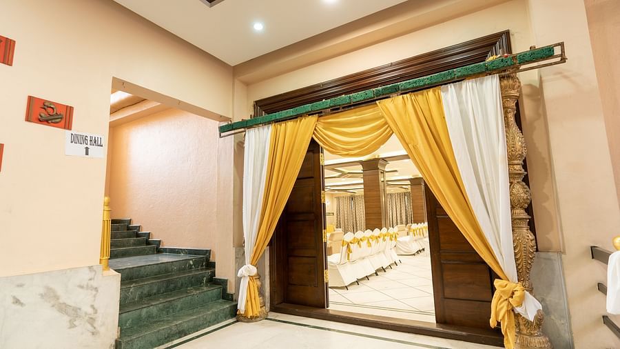 Entrance to the banquet hall with a decorated door - Hotel Pai Vista, KR Road
