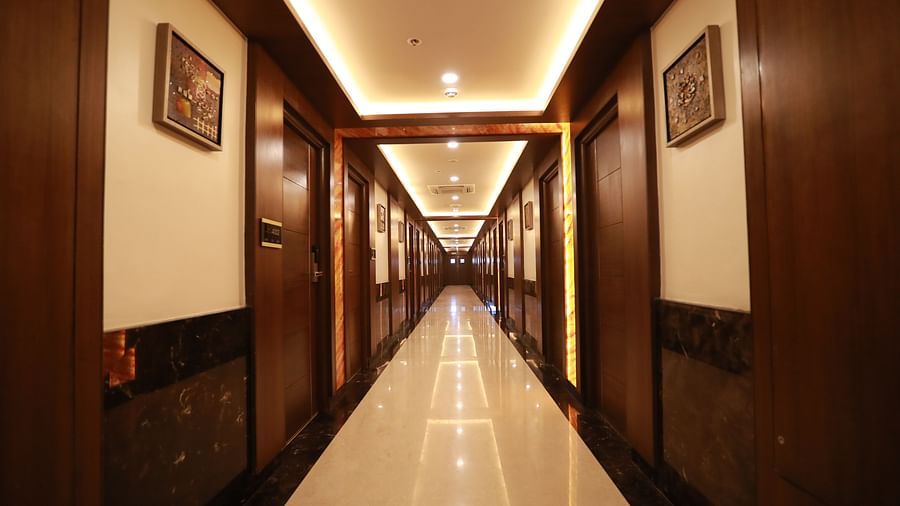 view of a lobby with doors on either side of the lobby - Hotel Park Elanza, Chennai