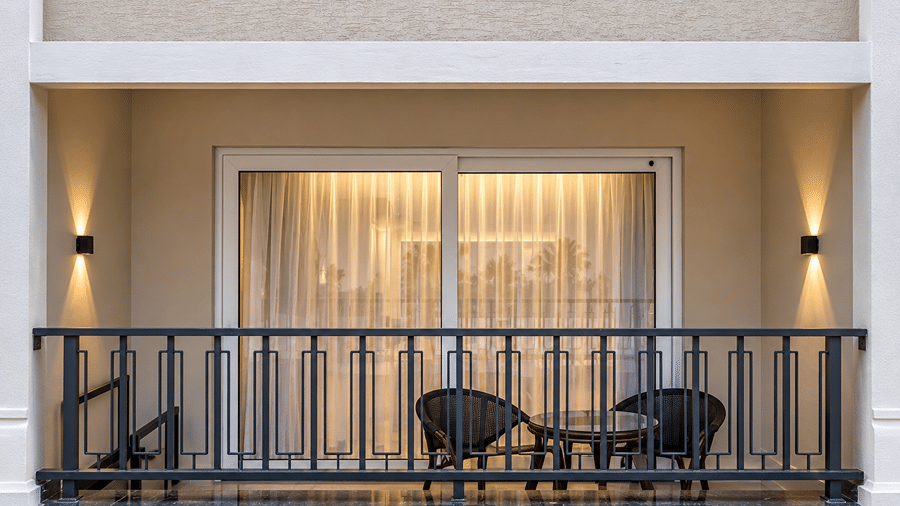 BALCONY 1