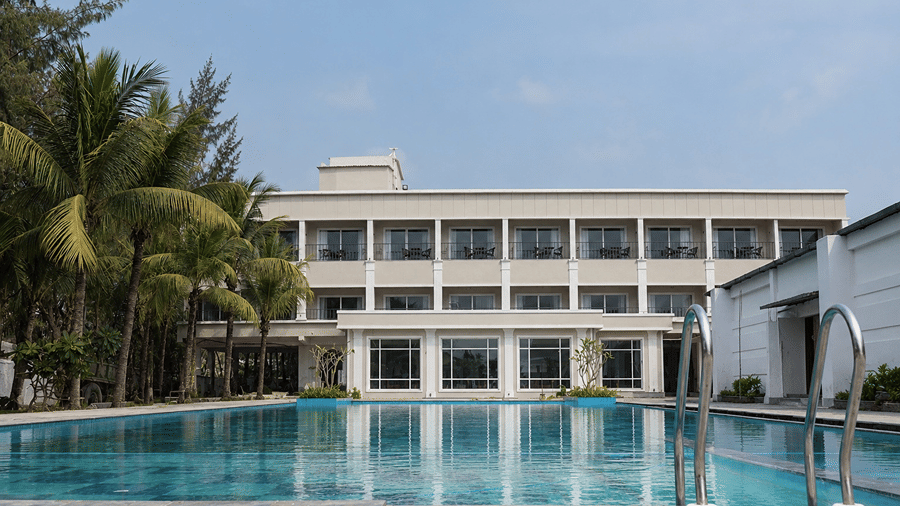SWIMMING POOL AREA 1