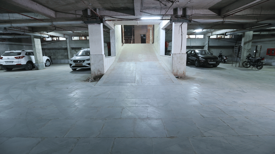 Secure underground parking area with concrete pillars and vehicle ramp - Hotel Velocity
